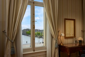 Junior Suite, 1 King Bed, City View