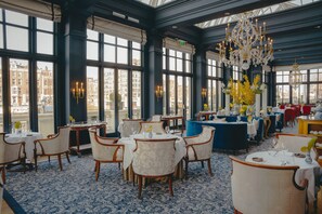 Cocktail bar