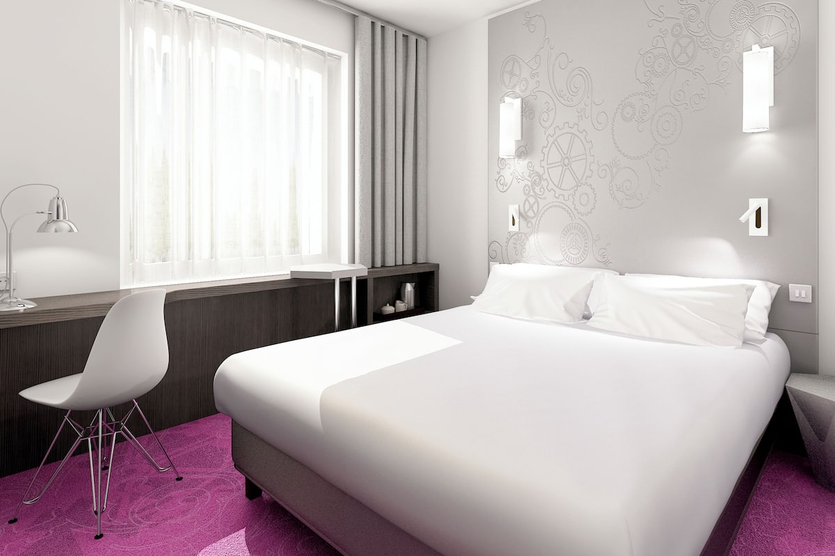Superior Room, Balcony | Laptop workspace, iron/ironing board, free WiFi, bed sheets