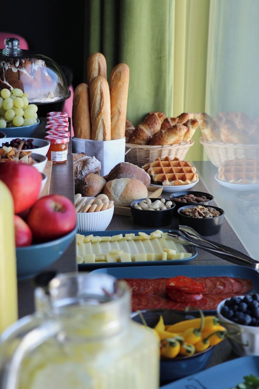 daily continental breakfast (chf 17.50 per person)