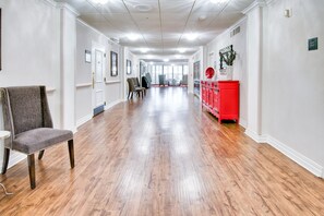 Petit déjeuner, déjeuner et dîner servis sur place