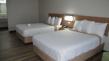 Tina con regadera, amenidades de baño gratuitas, toallas