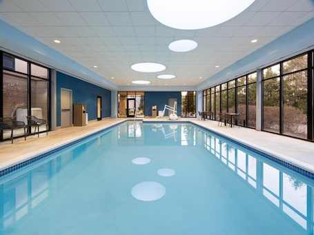 Indoor pool. Hampton Inn Warrenton