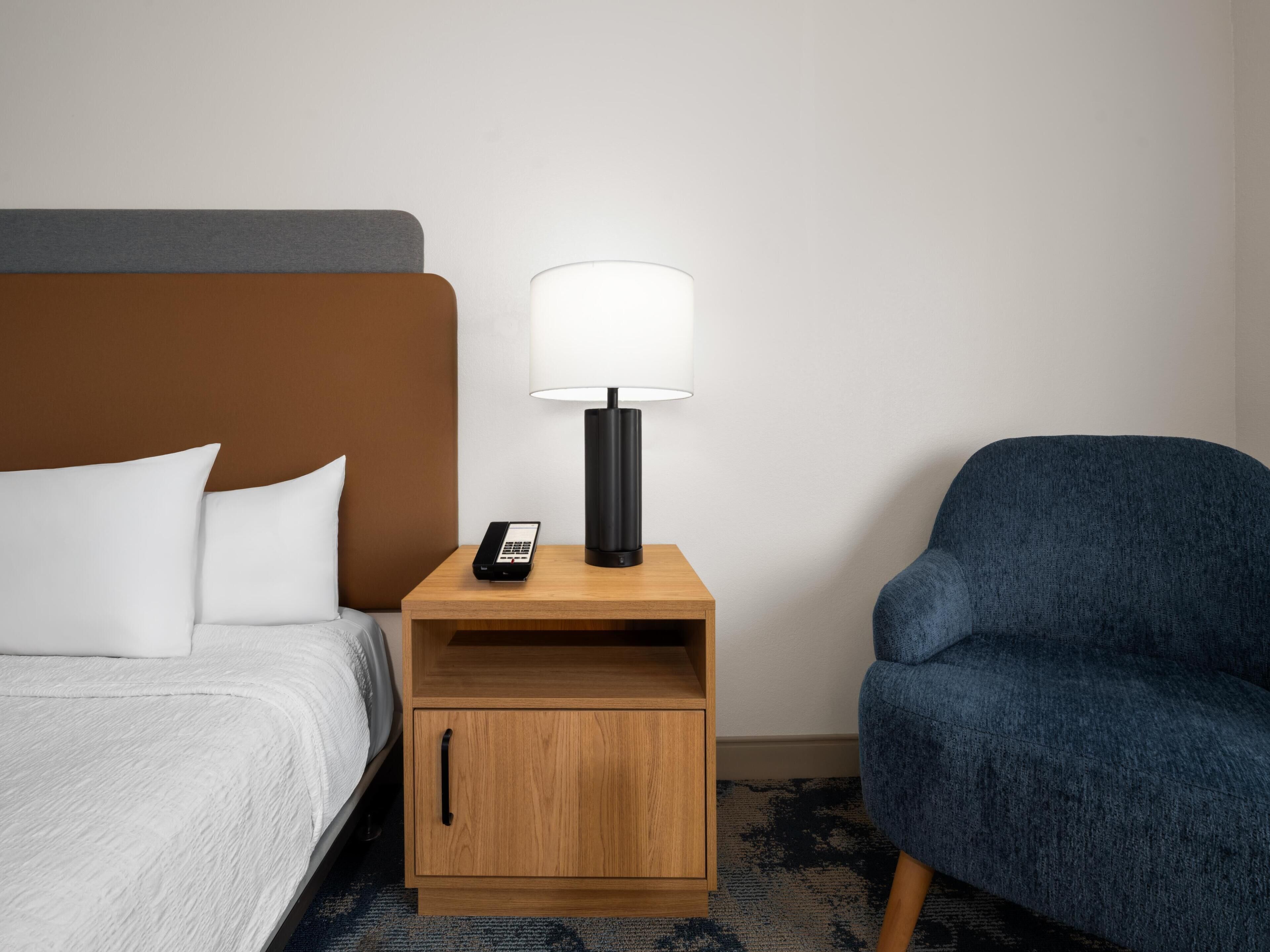 Room, 1 King Bed, Accessible, Non Smoking (Mobility, Hearing, Bathtub) | Free WiFi, bed sheets, alarm clocks