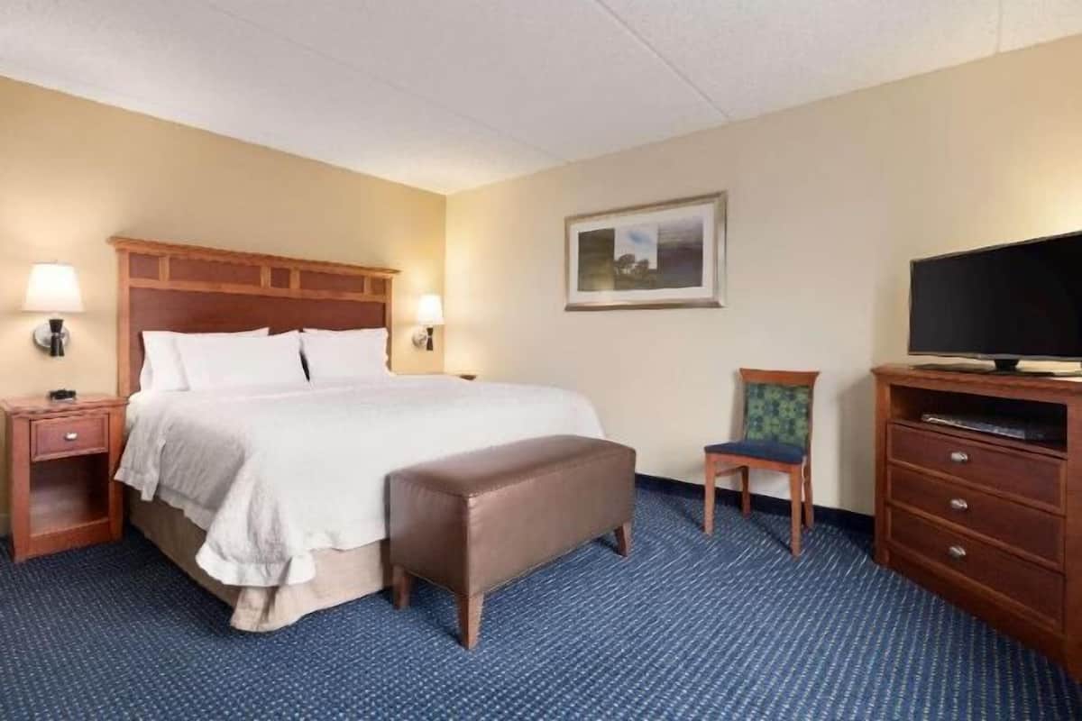 Free WiFi, bed sheets, alarm clocks