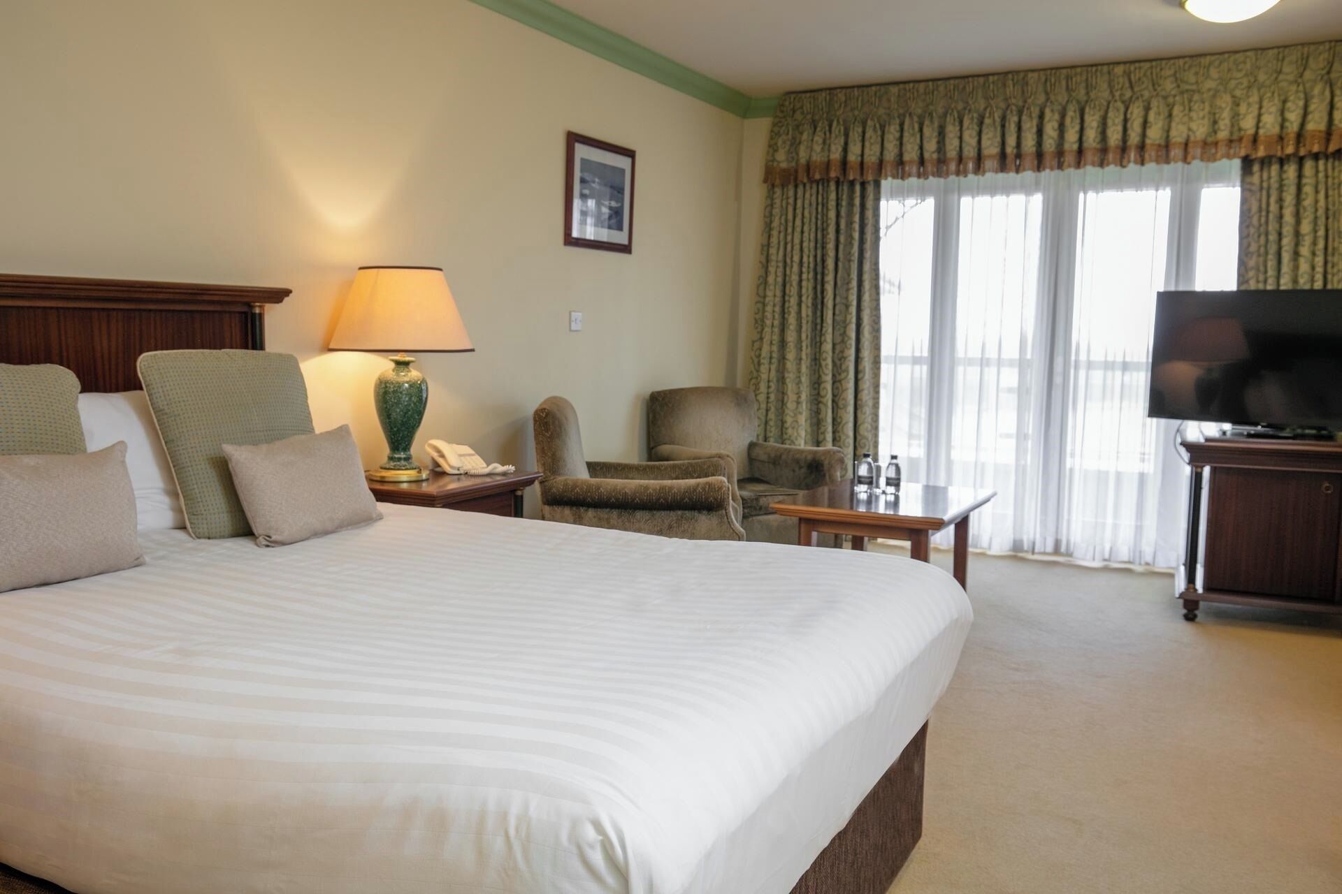 superior room, 1 double bed | desk, iron/ironing board, free wifi, bed sheets
