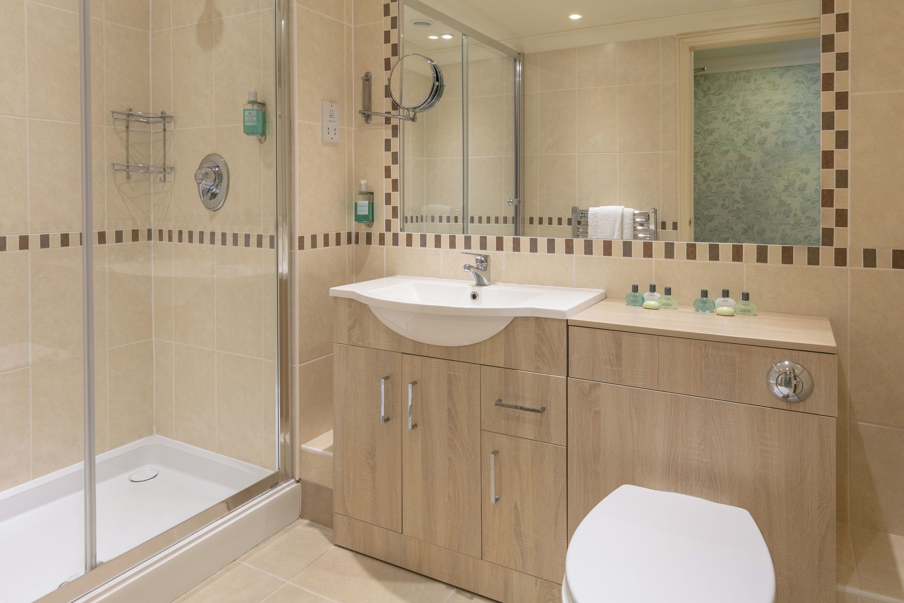 standard twin room | bathroom | shower, free toiletries, hair dryer, towels