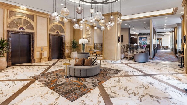 A spacious lobby with a marble floor, a central seating area, and a modern chandelier. - DoubleTree Suites by Hilton Austin Downtown Capitol (Austin)
