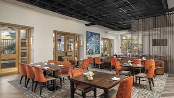 Breakfast, lunch, dinner served; American cuisine