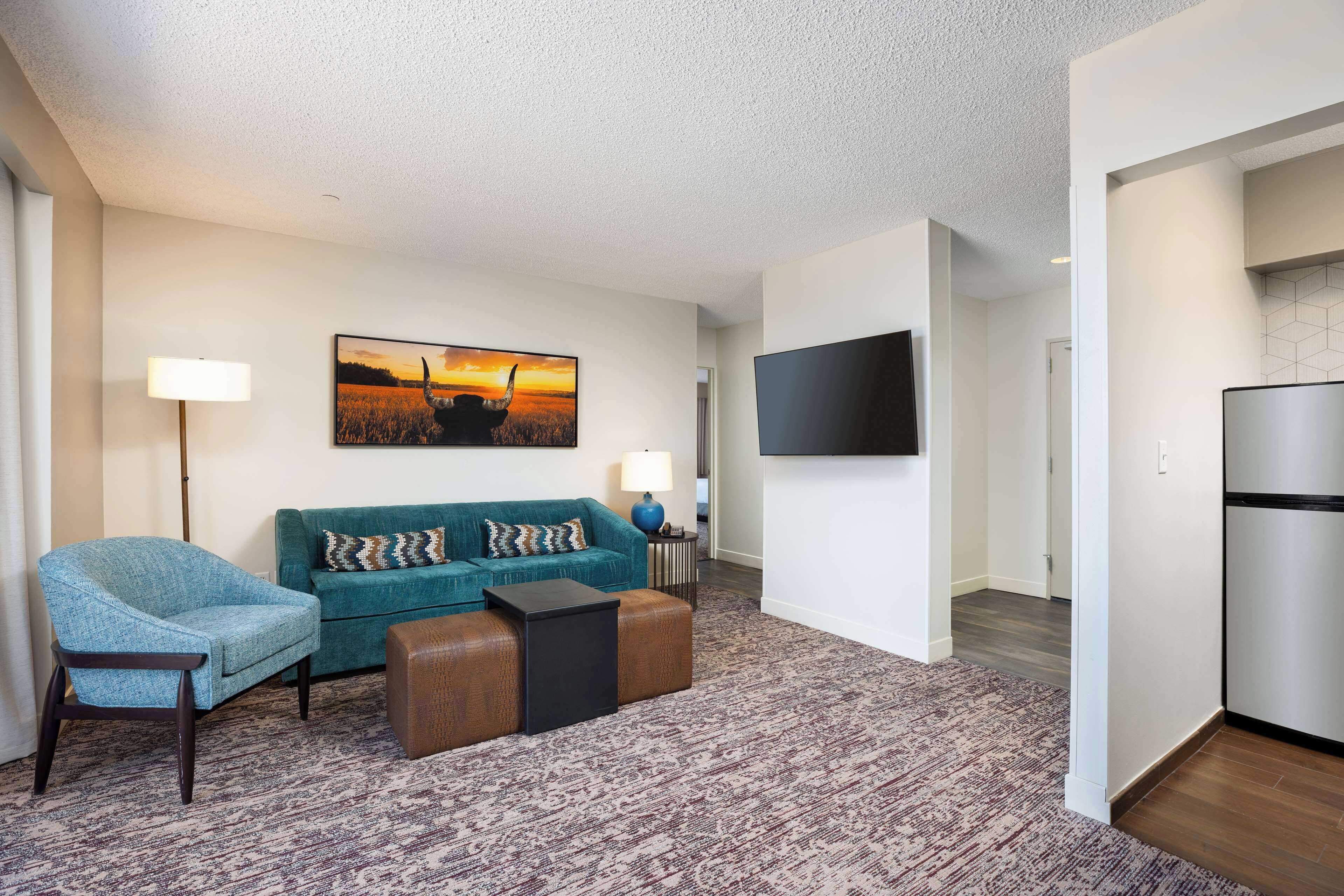 one-bedroom penthouse suite, 1 king bed, patio | living area | 43-inch lcd tv with cable channels, tv, mp3 dock