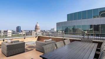 Penthouse, 1 trĂšs grand lit, patio | Vue de la chambre
