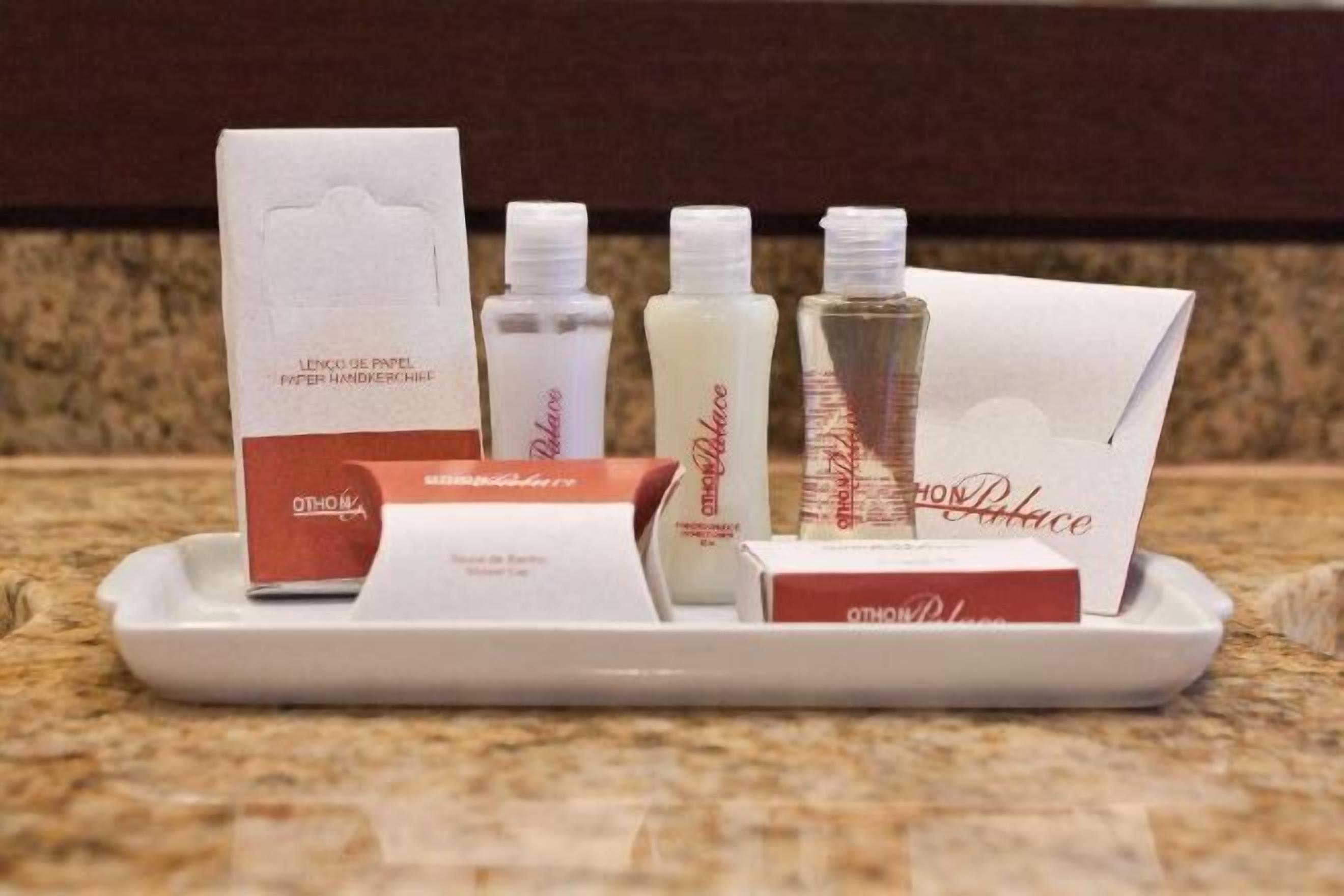 Bathroom amenities | Shower, rainfall showerhead, free toiletries, hair dryer