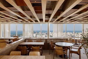 3 restaurants, breakfast, lunch, dinner served; international cuisine