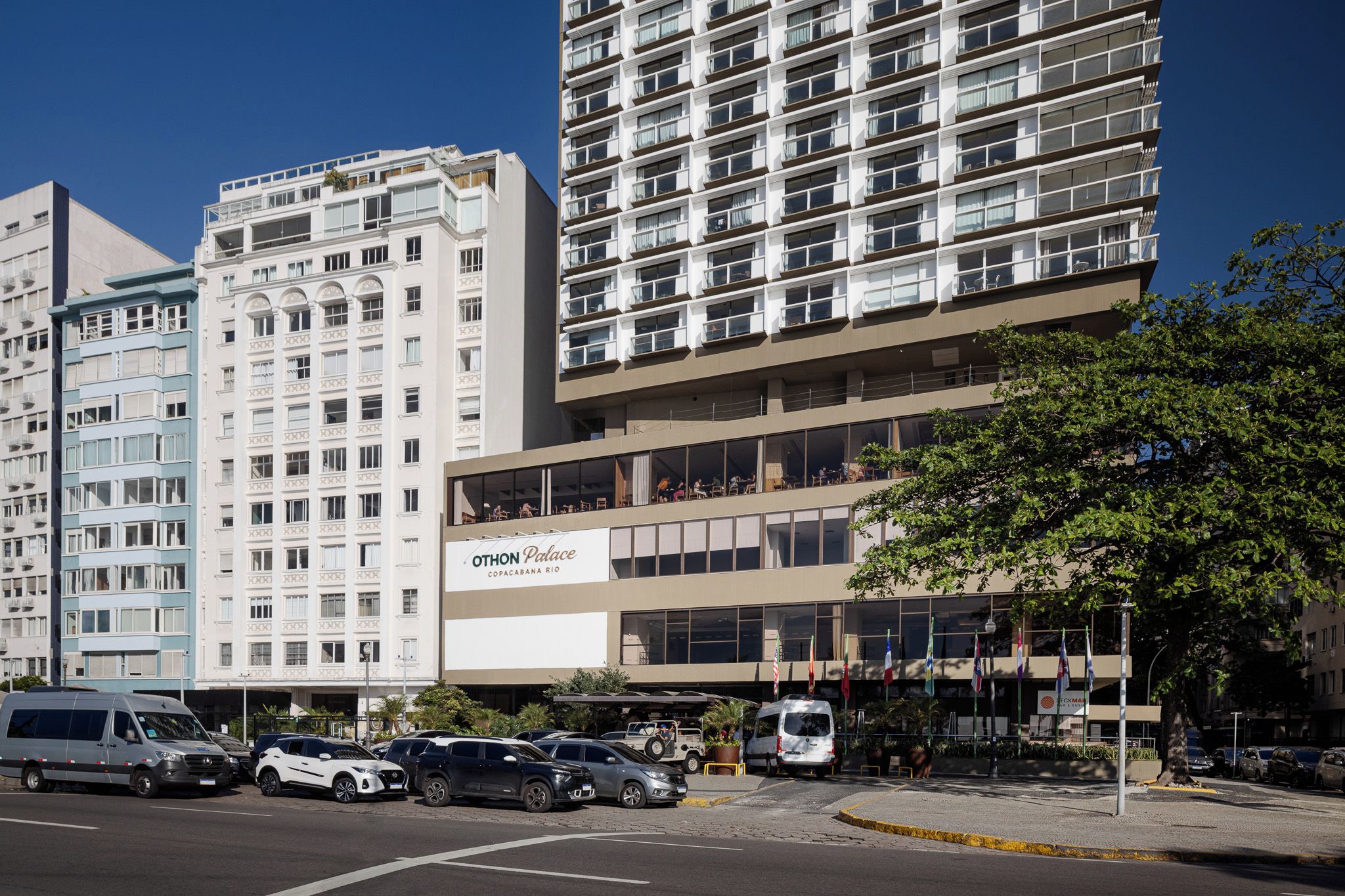 A hotel with multiple floors, balconies, and a sign for Othon Palace.