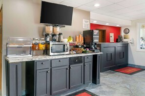 Breakfast area - Econo Lodge Traverse City South (Traverse City)