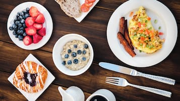 Frukost enligt egen beställning varje dag mot avgift
