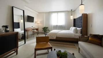 Studio suite, 1 kingsize bed | Luxe beddengoed, pillowtop-bedden, een kluis op de kamer, een bureau