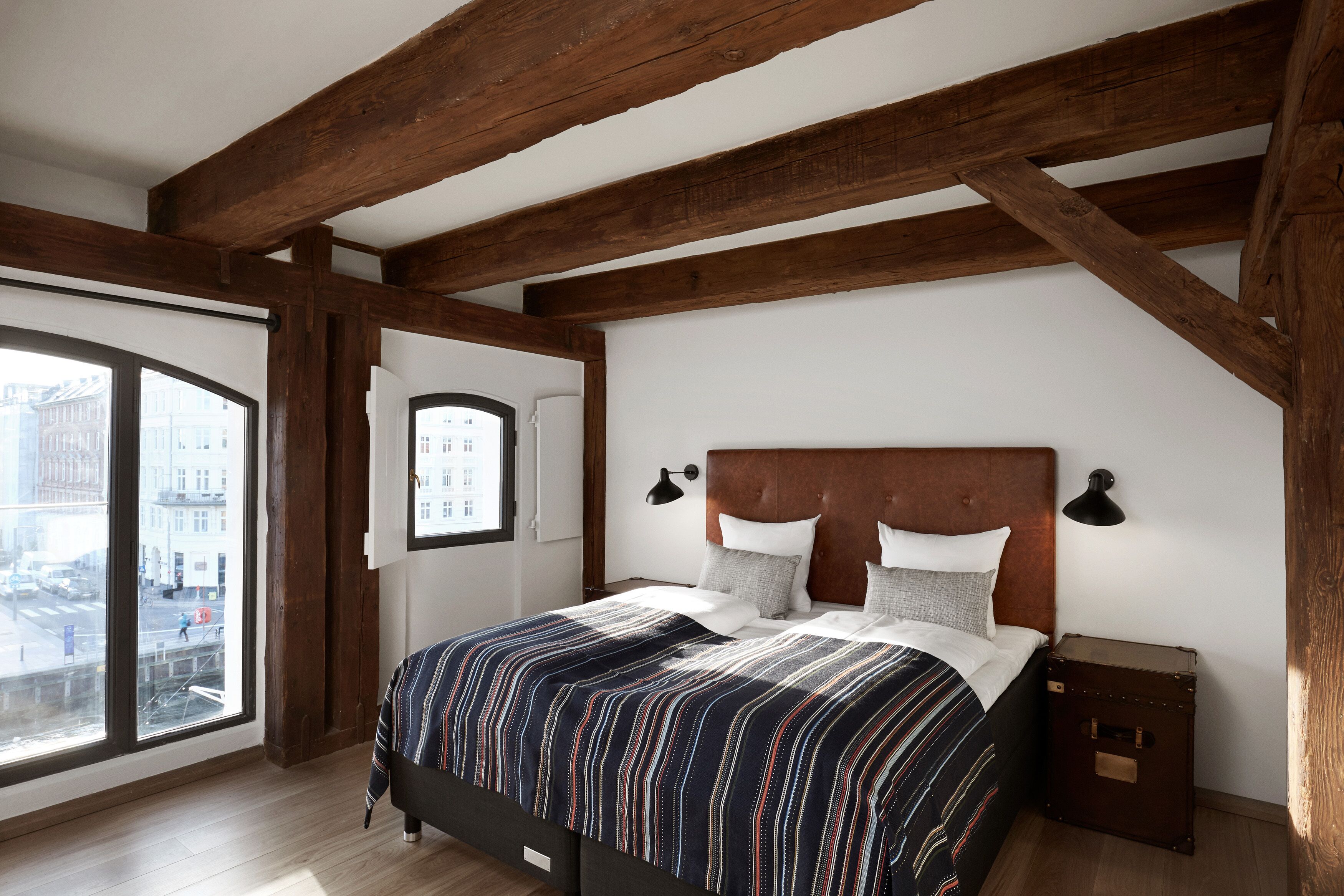 Quarto casal | Roupas de cama premium, frigobar, cofres nos quartos, escrivaninha