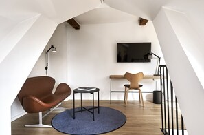 Junior Suite | Premium bedding, minibar, in-room safe, desk