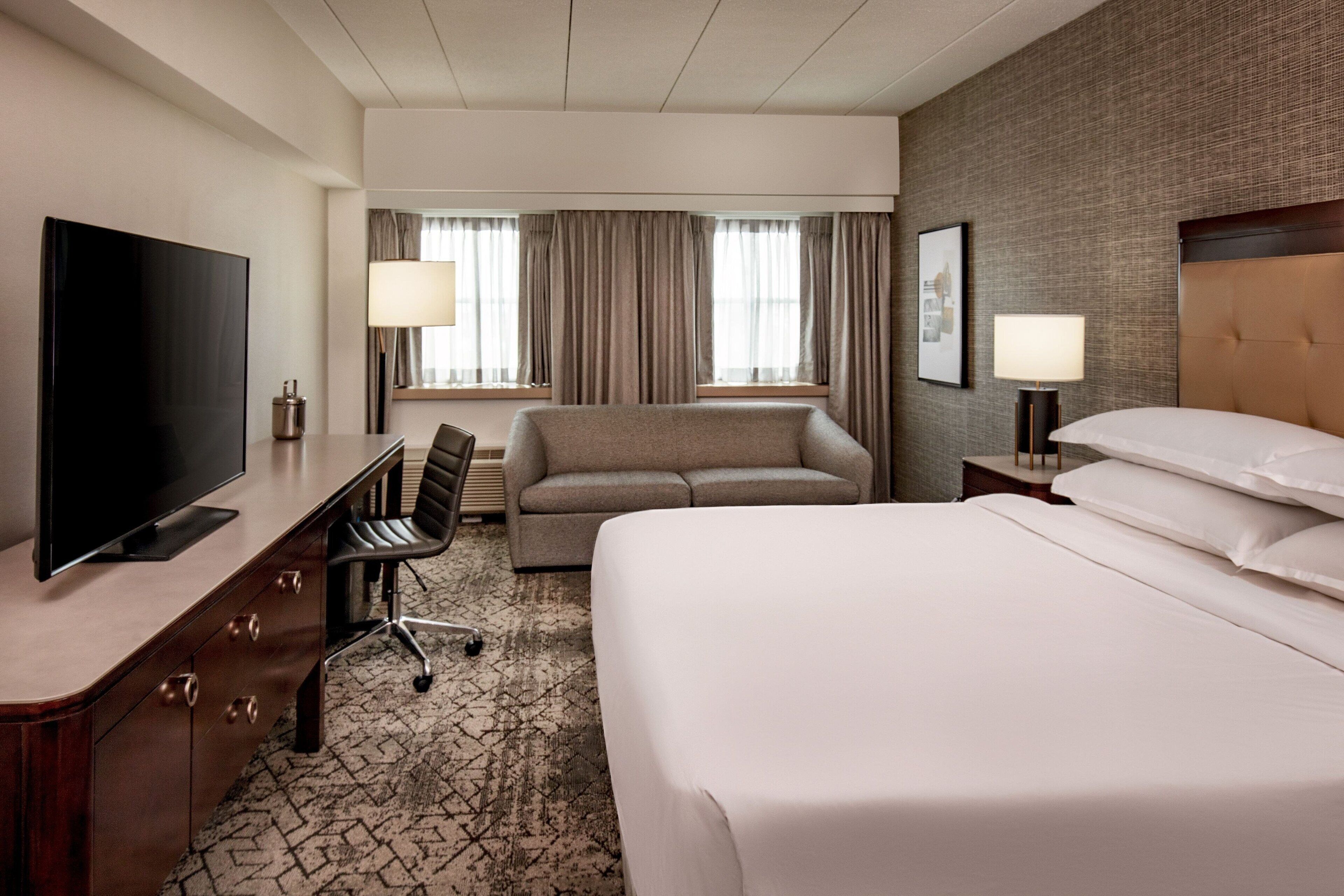 Premium bedding, in-room safe, desk, laptop workspace