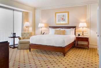 Premium bedding, in-room safe, desk, blackout drapes at Westgate Hotel