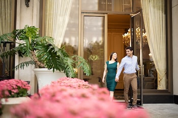 Hotel entrance at Westgate Hotel