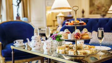 Frokost, lunsj og middag serveres