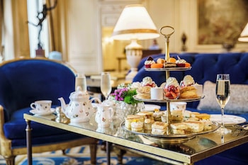 Breakfast, lunch and dinner served at Westgate Hotel