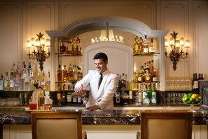 Piano bar