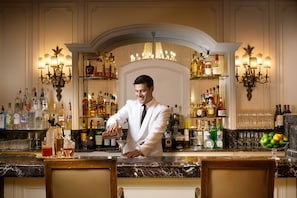 Piano bar