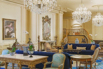 Sitting area in hotel lobby at Westgate Hotel