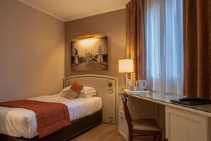 Comfort Room, 1 Twin Bed, Non Smoking | In-room safe, desk, laptop workspace, blackout drapes