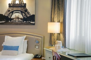 Comfort Room, 1 Single Bed, Non Smoking | In-room safe, desk, laptop workspace, blackout curtains