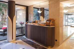 Daily buffet breakfast for a fee - Best Western Au Trocadero (Paris)