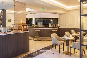 Bar (on property) - Best Western Au Trocadero (Paris)