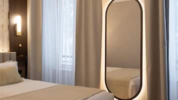 Comfort Room, 2 Single Beds, Non Smoking | In-room safe, desk, laptop workspace, blackout curtains
