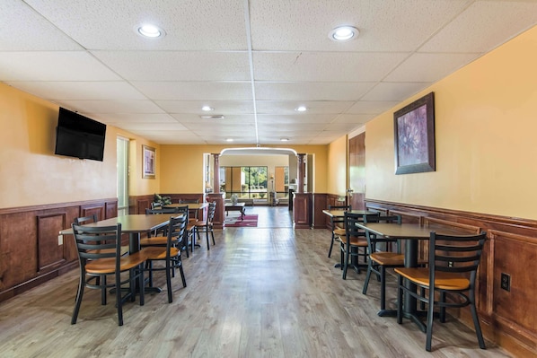 Free daily continental breakfast