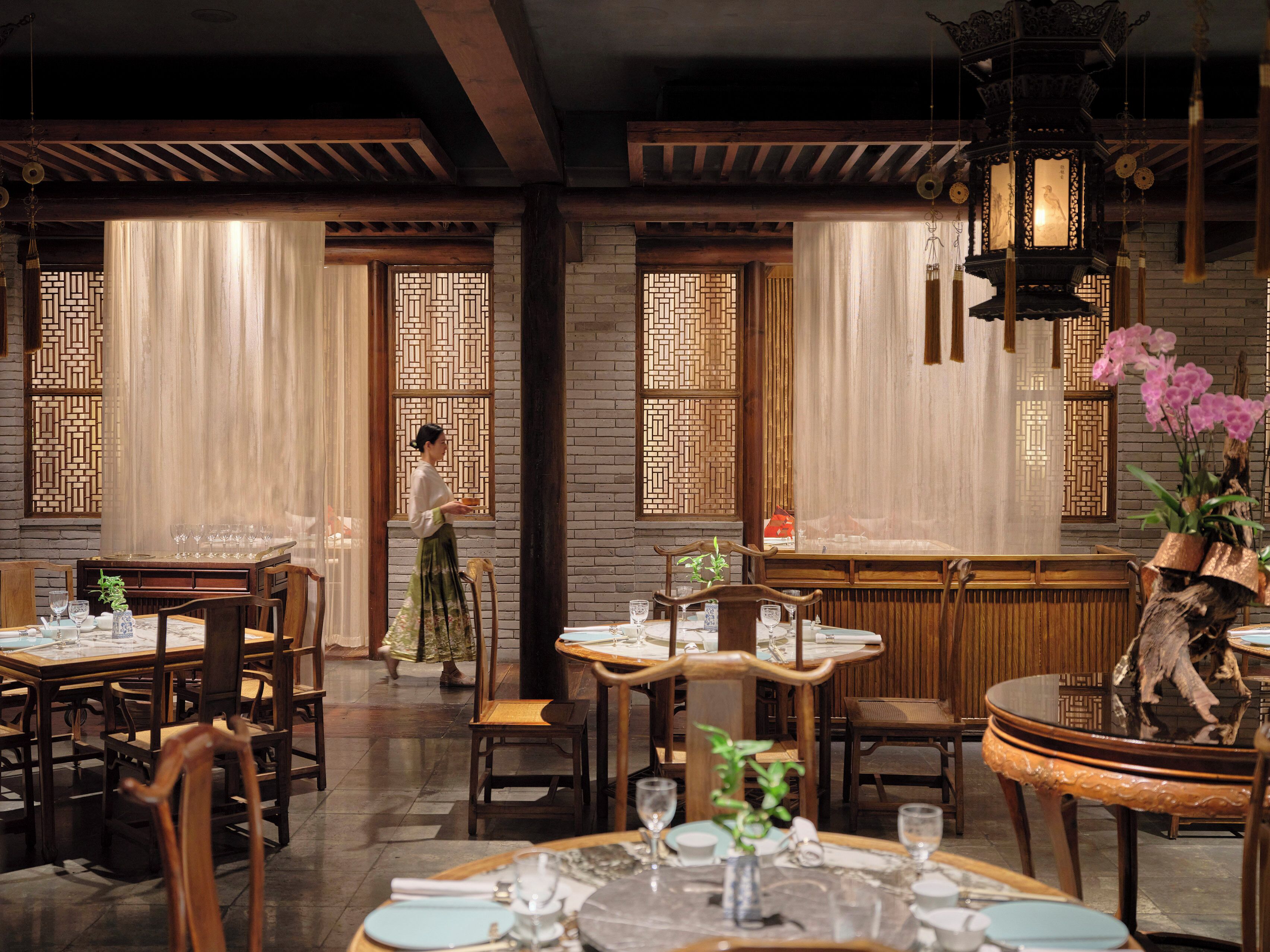 3 restaurants, breakfast, lunch, dinner served; chinese cuisine