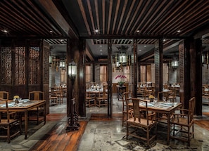 3 restaurants, breakfast, lunch, dinner served; Chinese cuisine