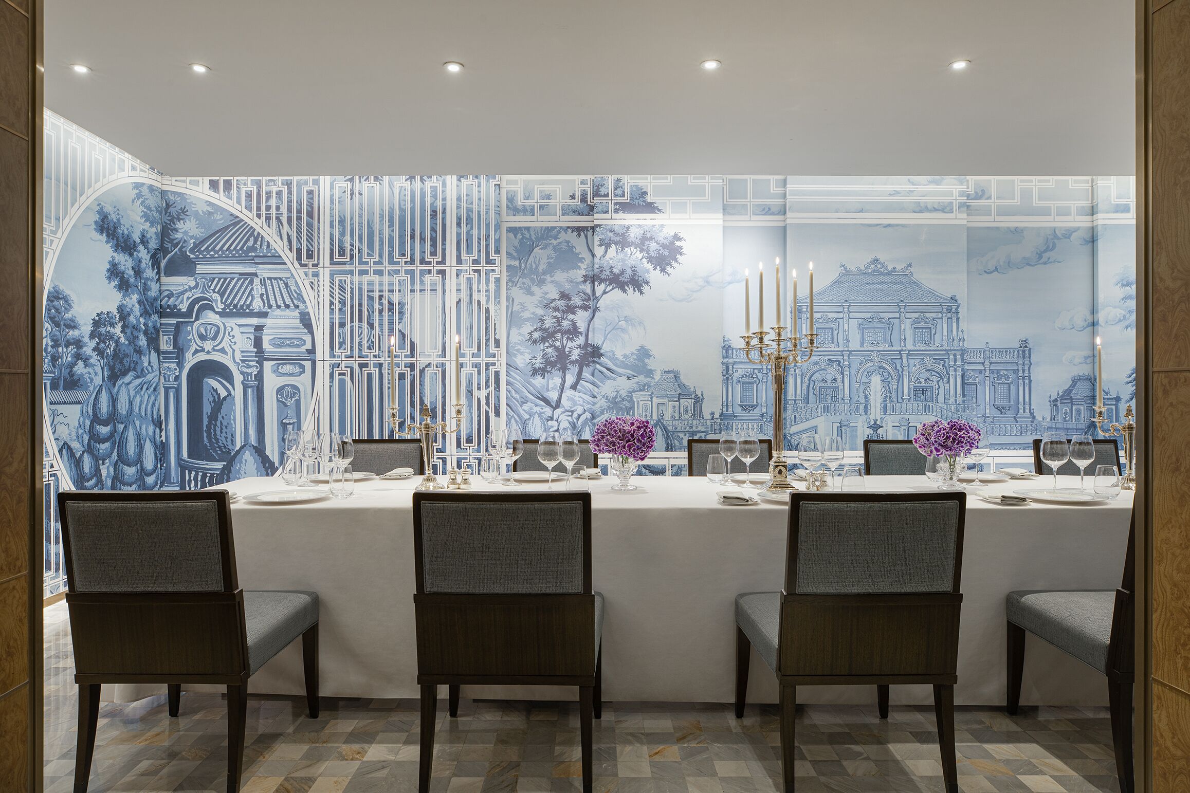 3 restaurants, breakfast, lunch, dinner served; chinese cuisine