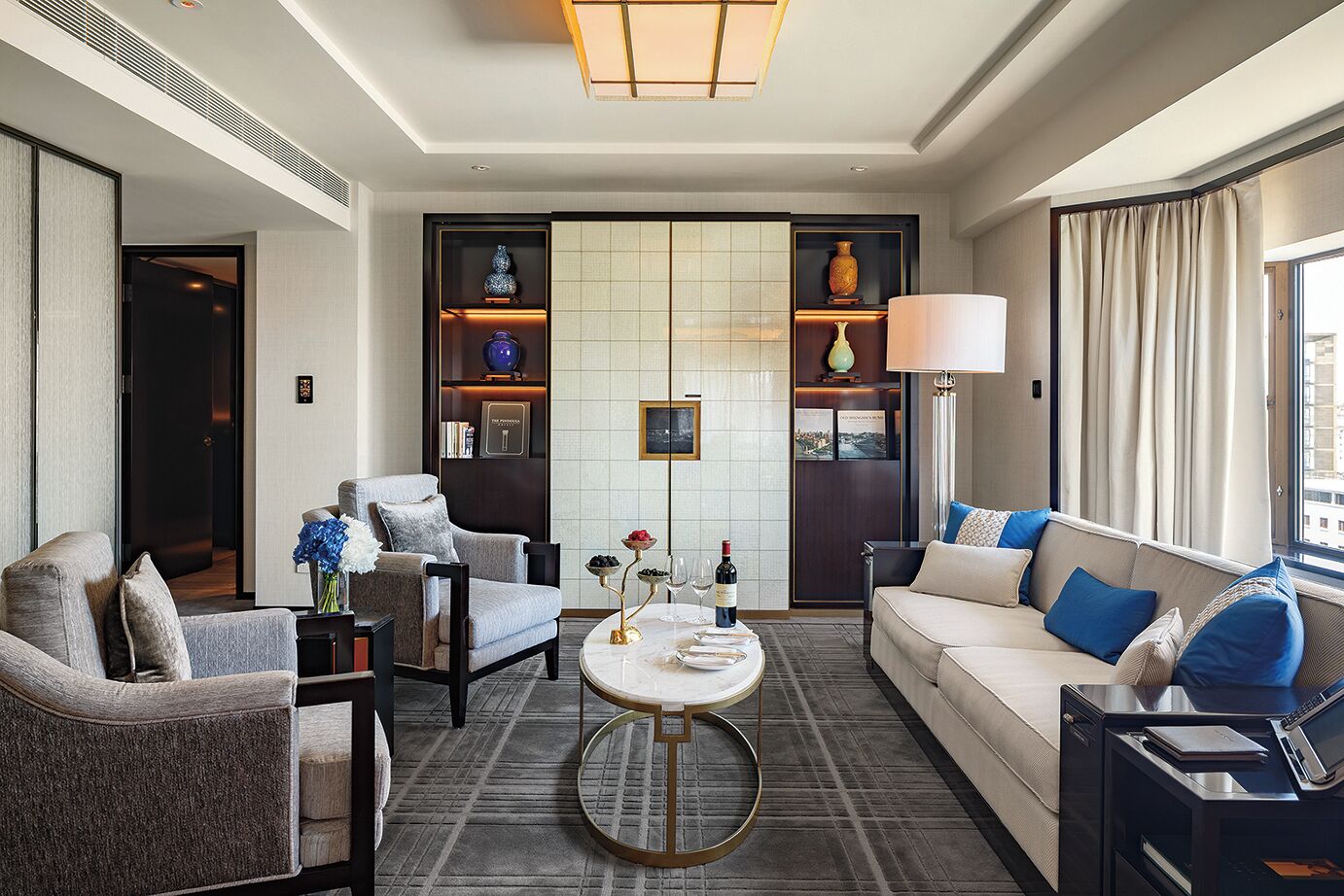 1 غرفة نوم وأغطية فراش متميزة وميني بار وخزنة داخل الغرفة