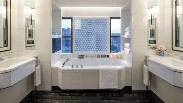 Combined shower/bathtub, free toiletries, hair dryer, bathrobes