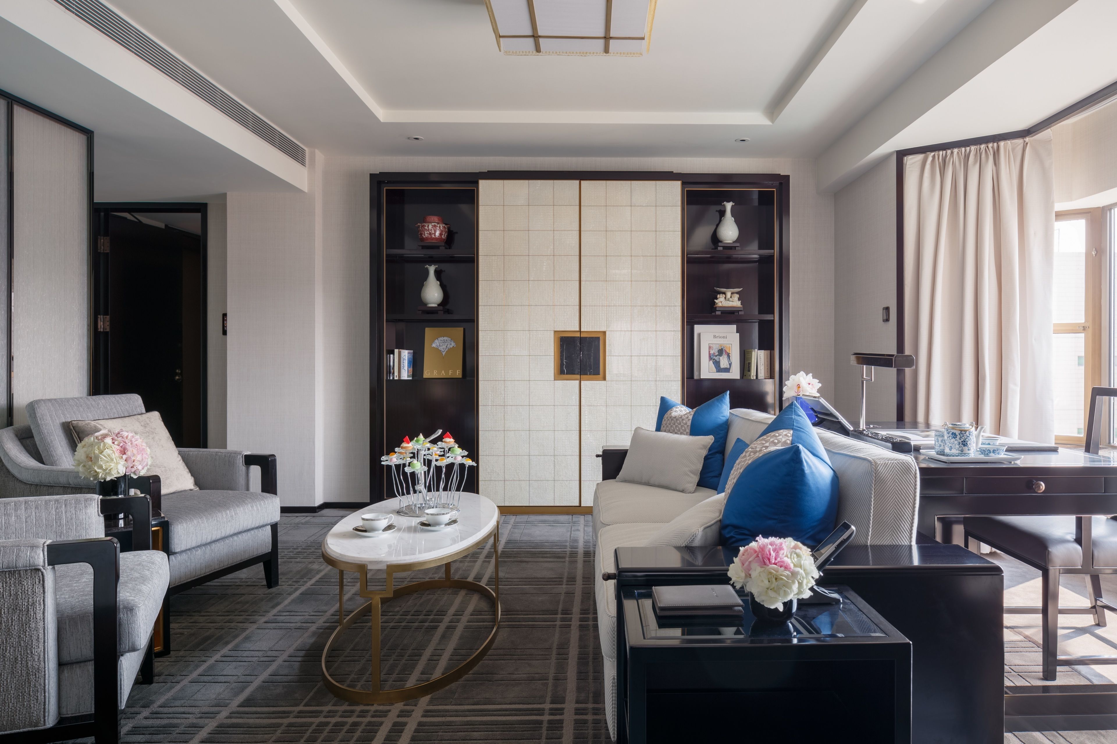 wangfujing suite | premium bedding, minibar, in-room safe, desk