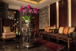 Couples treatment rooms, sauna, hot tub, steam room, body treatments
