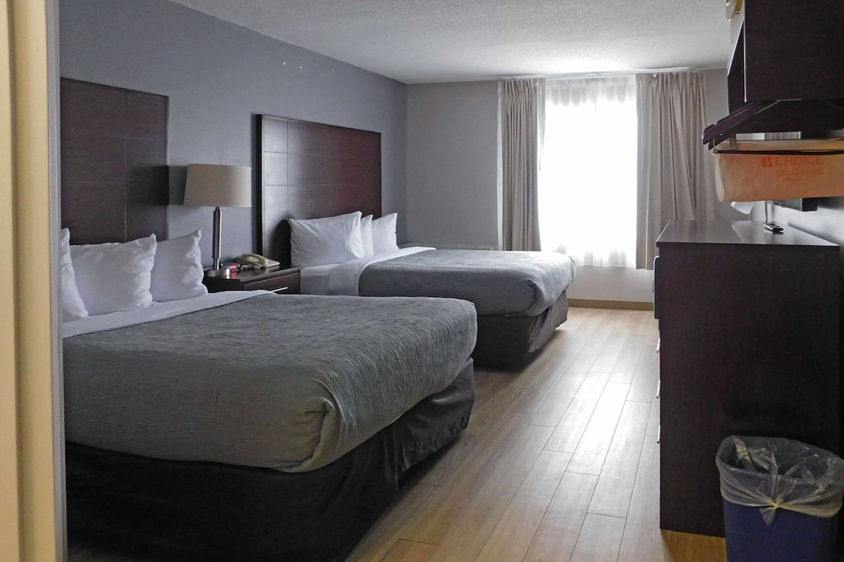 Premium bedding, pillowtop beds, in-room safe, desk