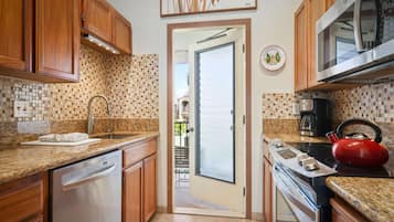 Suite, 1 Bedroom, Ocean View | Private kitchenette | Full-size fridge, microwave, oven, stovetop