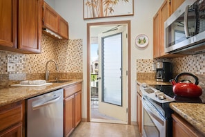 Suite, 1 King Bed, Ocean View | Private kitchenette