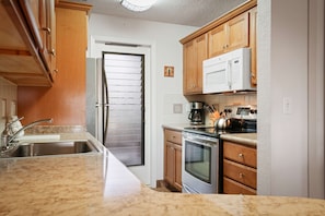 Suite, 1 King Bed, Garden View | Private kitchen