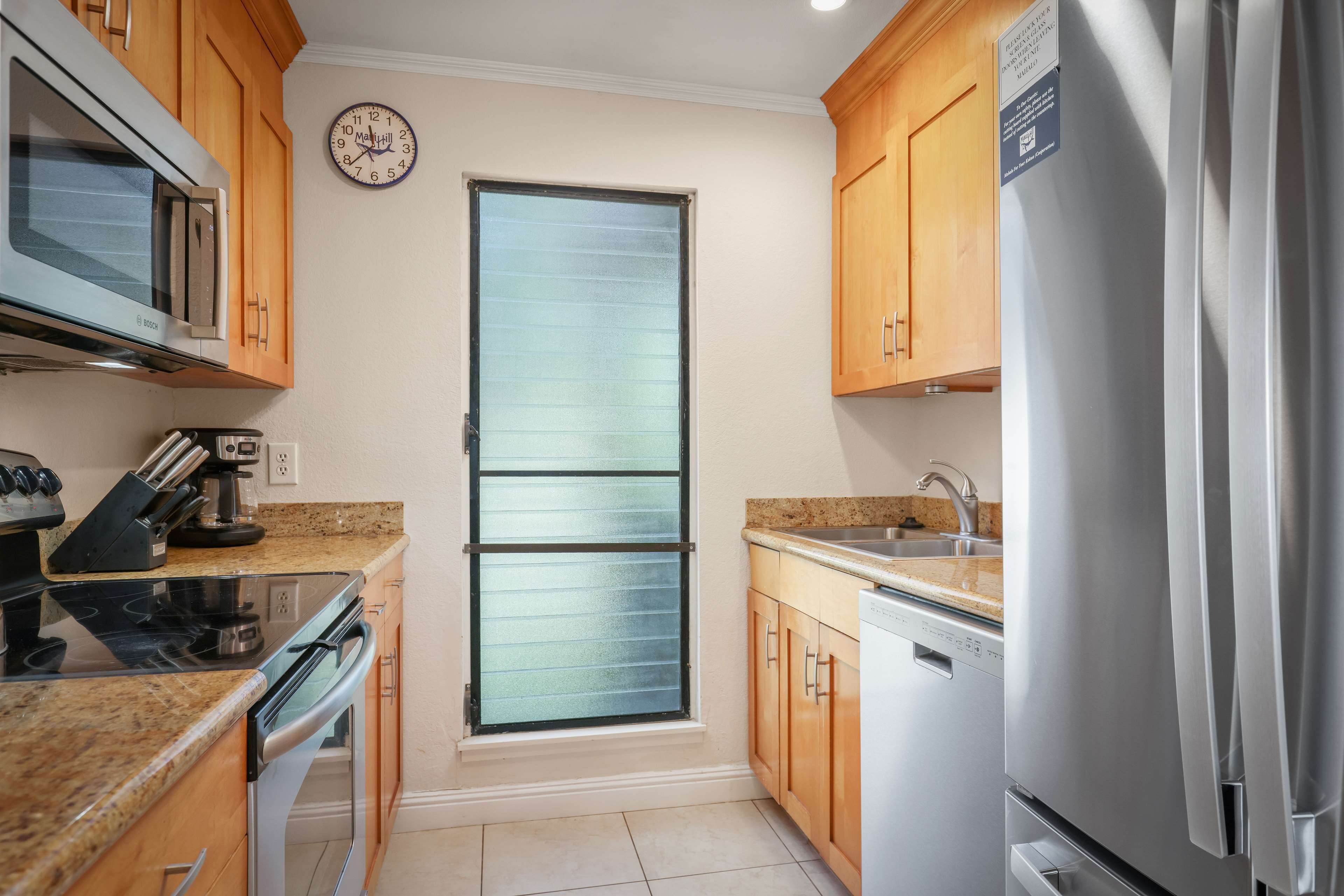 Suite, 2 Bedrooms, Ocean View | Private kitchenette | Coffee/tea maker, full-size fridge, microwave, oven