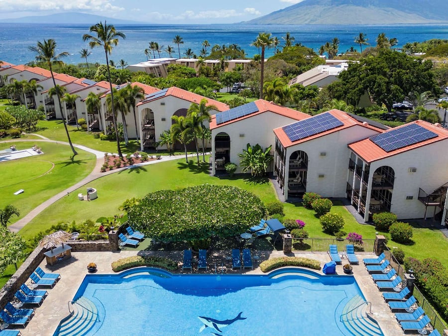 Outdoor pool, open 8:00 AM to 9:30 PM, pool loungers